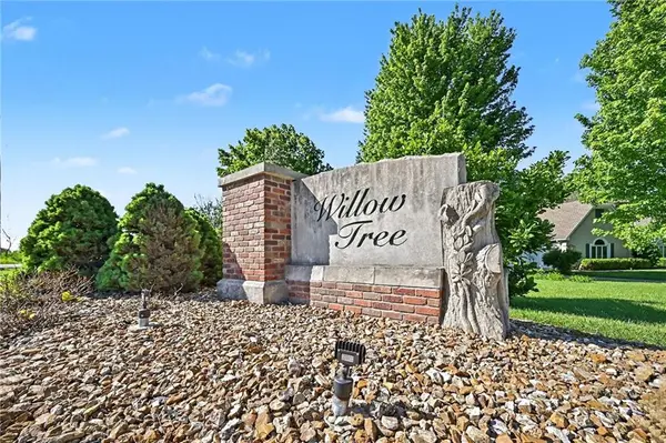 4204 SE Wingate CIR, Blue Springs, MO 64014