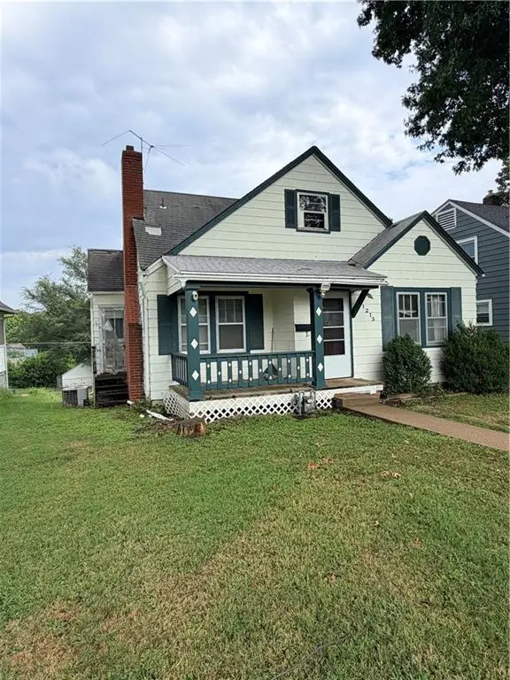1213 Central ST, Leavenworth, KS 66048
