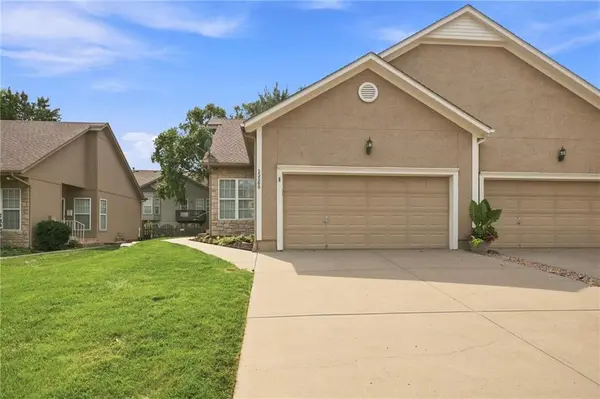 15560 Floyd ST, Overland Park, KS 66223