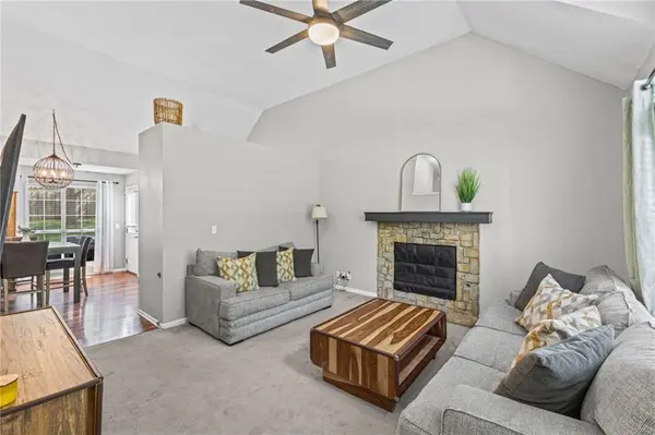 1126 E Charlotte Town RD, Olathe, KS 66061