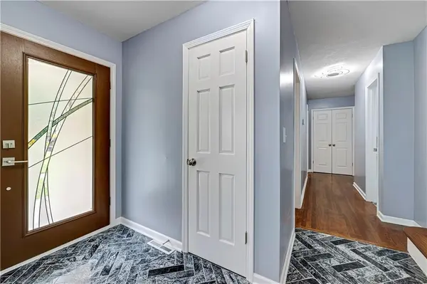 404 NW Briarcliff RD, Kansas City, MO 64116