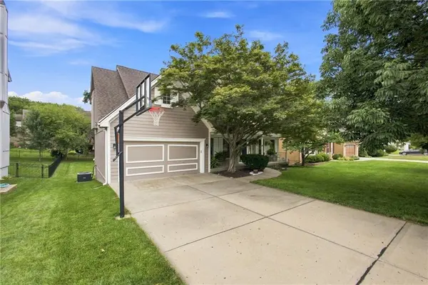 7907 NW 76th TER, Kansas City, MO 64152