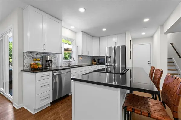 8802 Belleview AVE, Kansas City, MO 64114