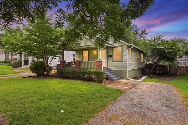 211 W 77th TER, Kansas City, MO 64114