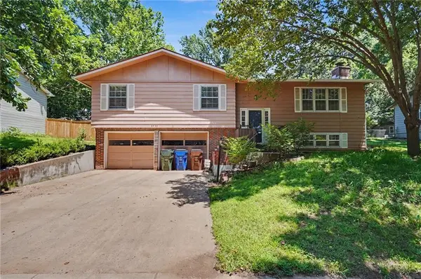 2920 Yellowstone DR, Lawrence, KS 66047