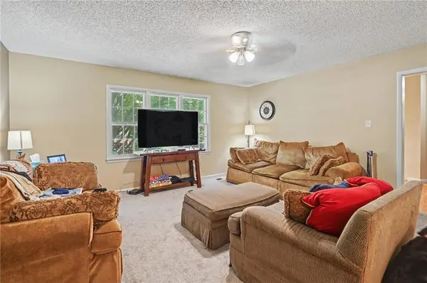 2920 Yellowstone DR, Lawrence, KS 66047