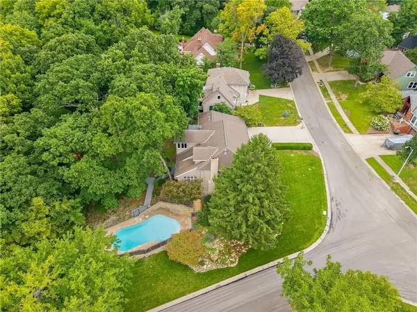 1340 Camelot DR, Liberty, MO 64068