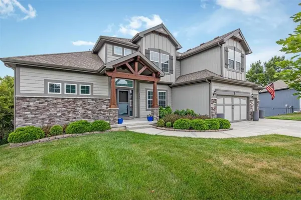 1208 N Silverleaf CT, Liberty, MO 64068