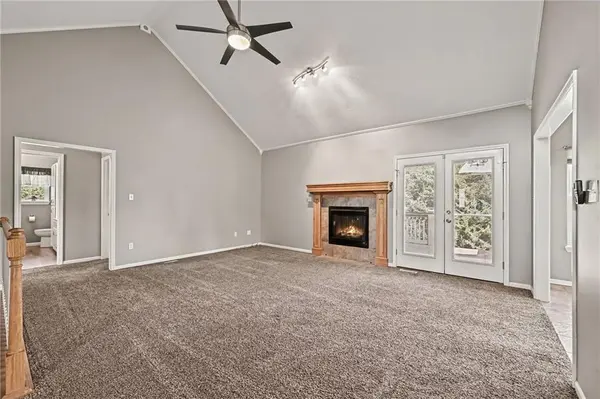 16502 Dana LN, Leavenworth, KS 66048