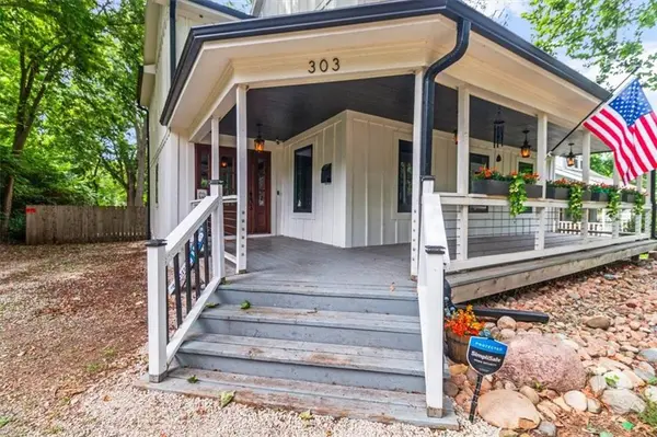 303 SW 2nd ST, Lee's Summit, MO 64063