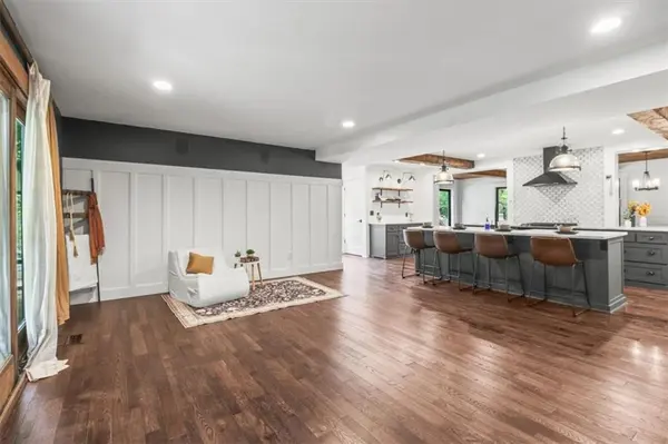 303 SW 2nd ST, Lee's Summit, MO 64063