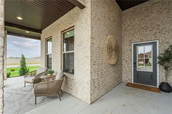 18510 W 195th TER, Spring Hill, KS 66083