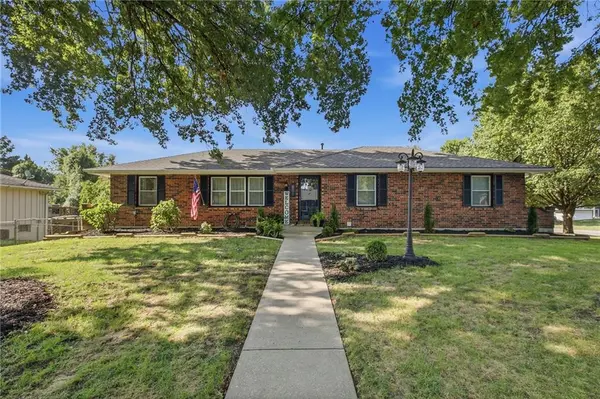 801 E 14th ST, Oak Grove, MO 64075