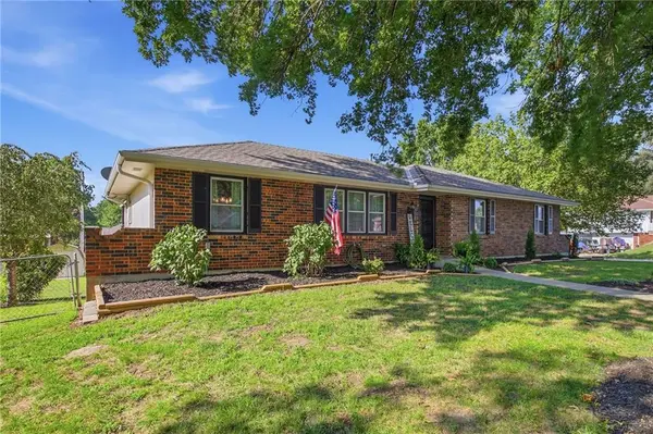801 E 14th ST, Oak Grove, MO 64075