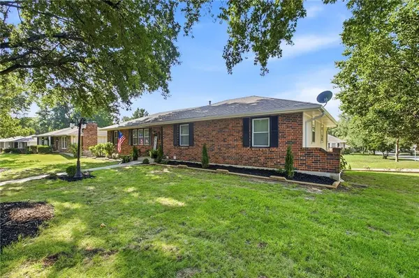 801 E 14th ST, Oak Grove, MO 64075