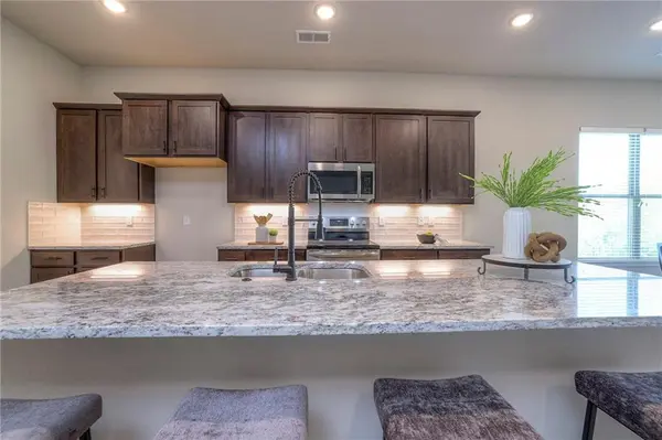 18460 W 195 TER, Spring Hill, KS 66083
