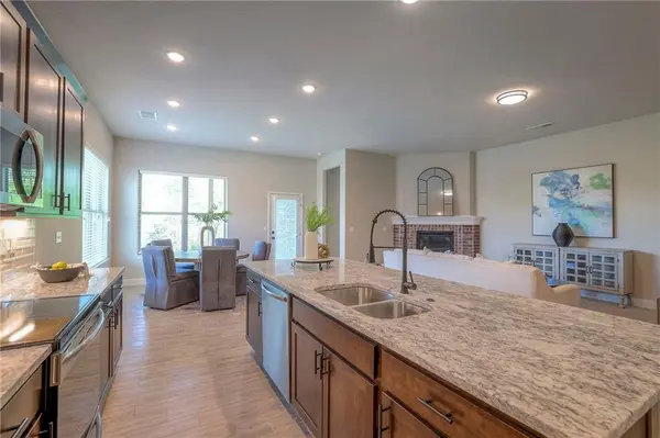 18460 W 195 TER, Spring Hill, KS 66083