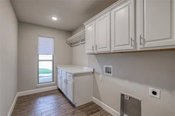 18430 W 195th TER, Spring Hill, KS 66083