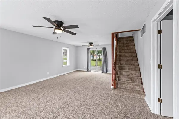 102 E Miami ST, Paola, KS 66071