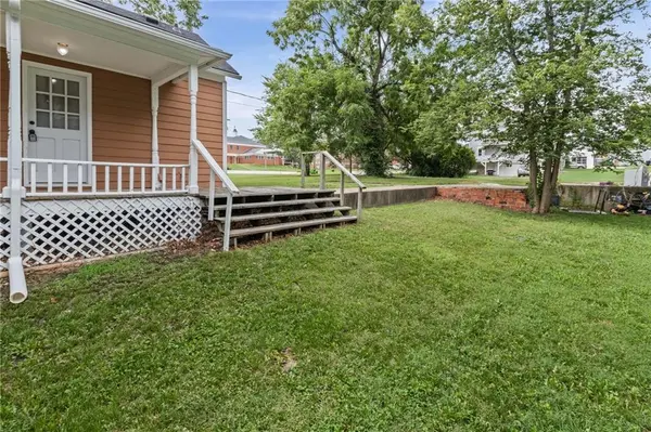 102 E Miami ST, Paola, KS 66071