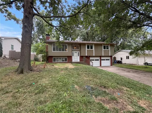 2909 Sagebrush DR, Lawrence, KS 66047
