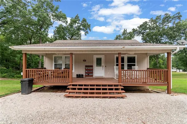 23719 Singing Bird LN, Warsaw, MO 65355
