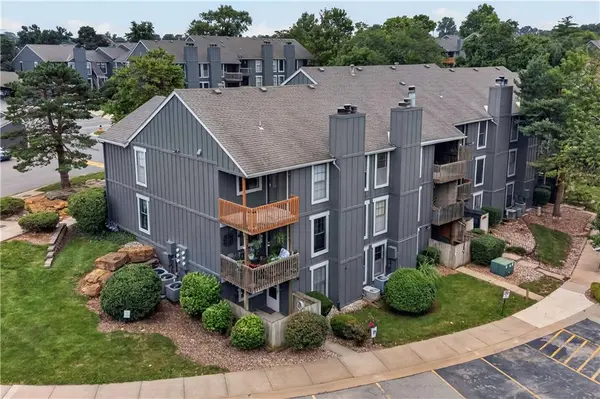 12726 W 110th TER, Overland Park, KS 66210