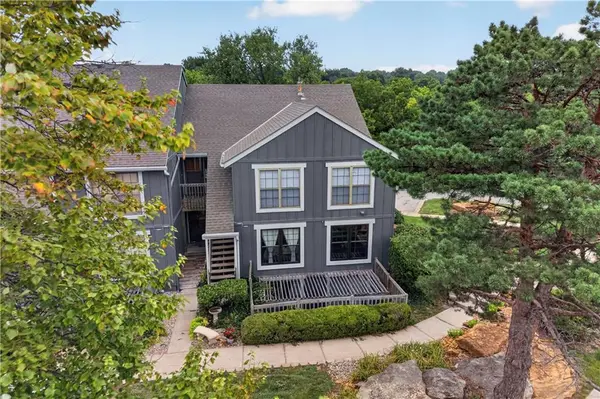 12726 W 110th TER, Overland Park, KS 66210