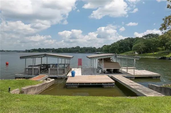 560 Lake Viking TER, Gallatin, MO 64640