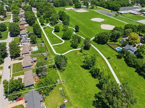 503 S Park DR, Raymore, MO 64083