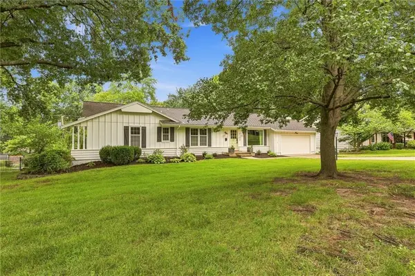 2309 W 104th ST, Leawood, KS 66206