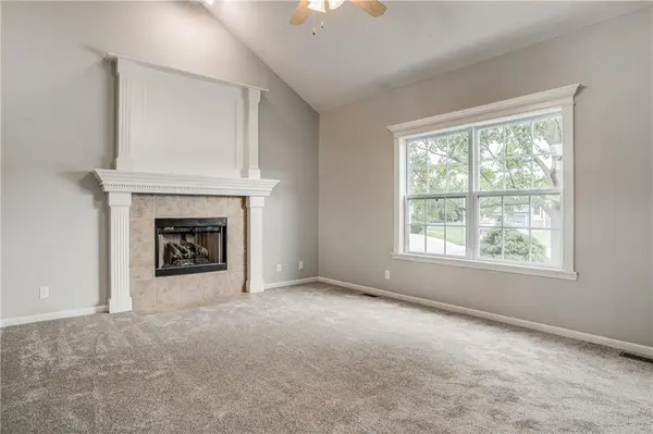 1324 SE Dalton CIR, Lee's Summit, MO 64081