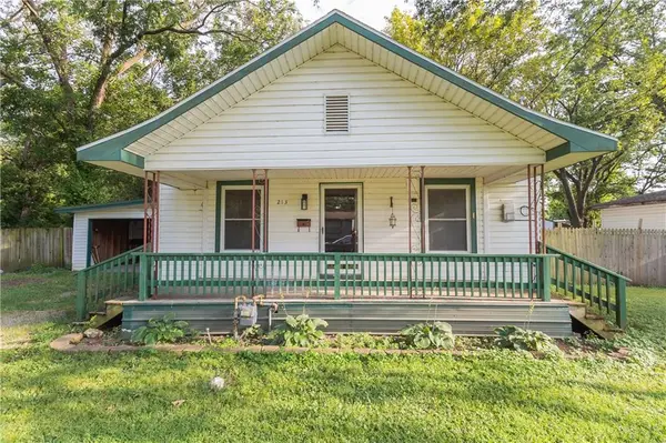 213 W 7th ST, Cherryvale, KS 67335