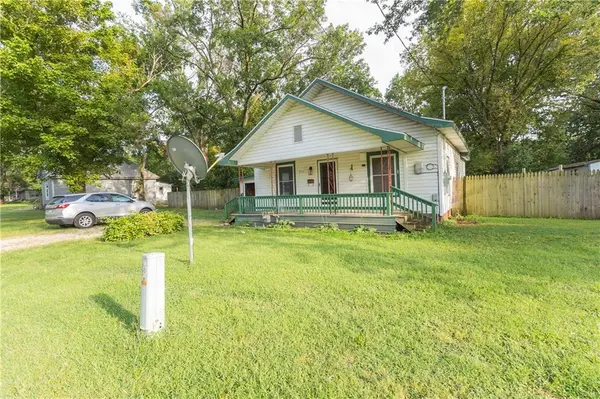213 W 7th ST, Cherryvale, KS 67335