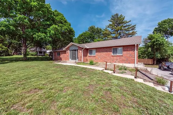 8021 Holmes RD, Kansas City, MO 64131