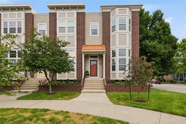 2901 Gentry Park Pkwy, North Kansas City, MO 64116