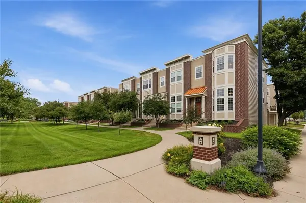2901 Gentry Park Pkwy, North Kansas City, MO 64116