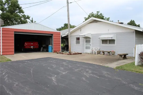 220 W Garfield ST, Iola, KS 66749