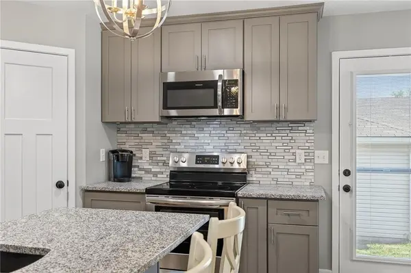 1722 Joann DR, Raymore, MO 64083