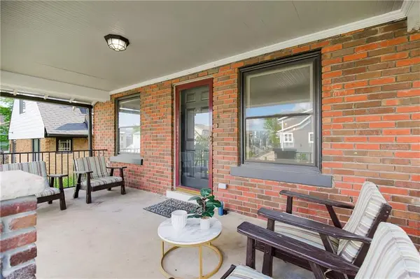4428 Summit ST, Kansas City, MO 64111