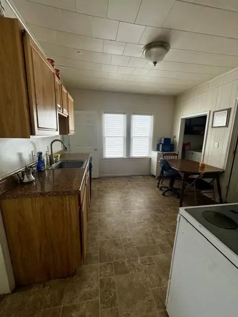 824 Warsaw AVE, St Joseph, MO 64507