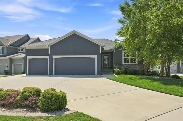 25069 W 150th TER, Olathe, KS 66061