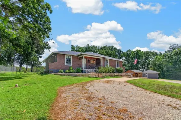 21801 S Martha RD, Peculiar, MO 64078