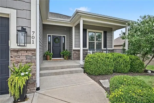 701 Indian Trail CT, Smithville, MO 64089