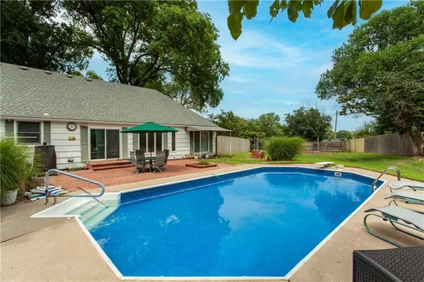 2801 S Overton AVE, Independence, MO 64052