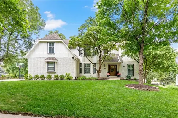 11404 Linden ST, Leawood, KS 66211