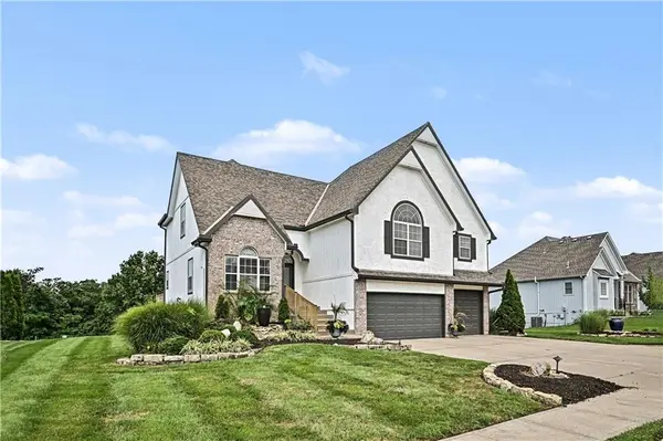 8718 Ridgeway CT, Kansas City, MO 64138