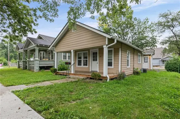 707 S Tremont AVE, Ottawa, KS 66067