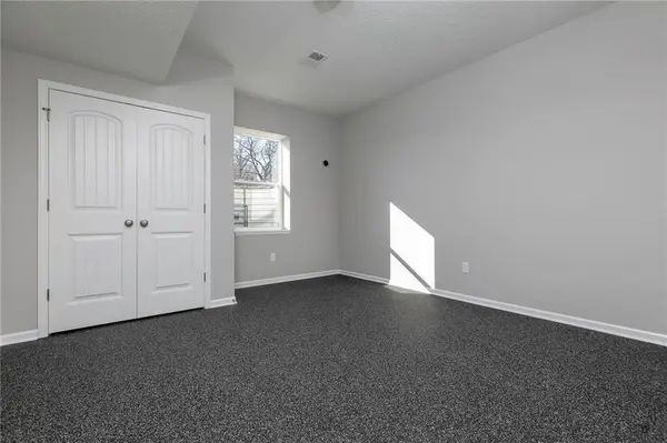 519 Skyview LN, Liberty, MO 64068