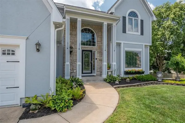 2525 SE Nottingham DR, Lee's Summit, MO 64063